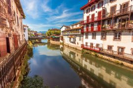 Lais Puzzle - Saint-Jean-pied-de-Port, durchquert von der Nive, Frankreich - 2.000 Teile