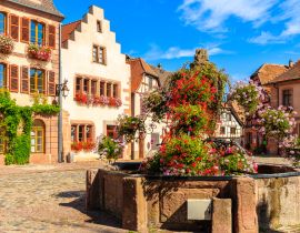 Lais Puzzle - Bunte Häuser auf einem Platz im Dorf Bergheim an der elsässischen Weinstraße, Frankreich - 40, 100, 200, 500, 1.000 & 2.000 Teile