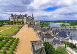 Lais Puzzle - Schloss Amboise, schönes französisches Kulturerbe, Panorama mit dem Fluss Loire im Frühling - 1.000 Teile