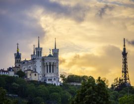 Lais Puzzle - Schöner Sonnenuntergang über dem großen Platz La Place Bellecour in Lyon - 40, 100, 200, 500, 1.000 & 2.000 Teile