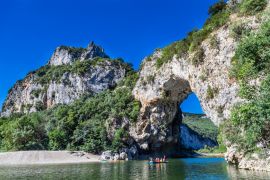 Lais Puzzle - Die Pont d'Arc, eine große natürliche Brücke im Departement Ardèche in Südfrankreich, 5 km von der Stadt Vallon-Pont-d'Arc entfernt - 2.000 Teile