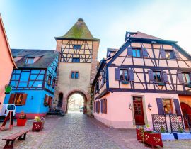 Lais Puzzle - Traditionelle, farbenfrohe Fachwerkhäuser in Turckheim, Weinstraße, zu Weihnachten geschmückt, Frankreich - 40, 100, 200, 500, 1.000 & 2.000 Teile