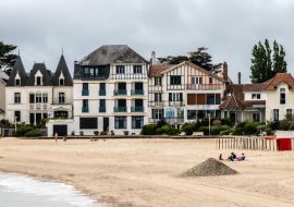 Lais Puzzle - Häuserfassade in Pouliguen, an der französischen Atlantikküste - 1.000 Teile