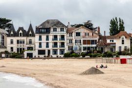 Lais Puzzle - Häuserfassade in Pouliguen, an der französischen Atlantikküste - 2.000 Teile