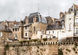 Lais Puzzle - Burg und Stadtmauer der Altstadt von Vannes, in der Bretagne - 1.000 Teile