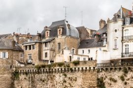 Lais Puzzle - Burg und Stadtmauer der Altstadt von Vannes, in der Bretagne - 2.000 Teile