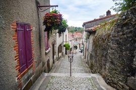 Lais Puzzle - Eine alte und charmante Stadt in Frankreich, französische Architektur - 2.000 Teile