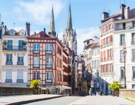 Lais Puzzle - Panoramablick auf die Altstadt von Bayonne, Frankreich - 40, 100, 200, 500, 1.000 & 2.000 Teile