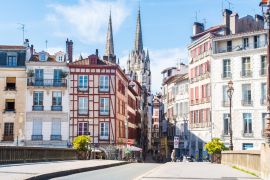 Lais Puzzle - Panoramablick auf die Altstadt von Bayonne, Frankreich - 2.000 Teile