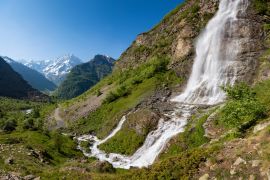 Lais Puzzle - Der berühmteste Wasserfall des Ecrins-Nationalparks: Le Voile de La Mariée. Valgaudemar-Tal im Sommer, Hautes-Alpes, Französische Alpen - 2.000 Teile