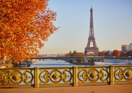 Lais Puzzle - Blick von der Mirabeau-Brücke auf den Eiffelturm über der Seine an einem schönen Herbsttag in Paris - 1.000 Teile