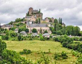 Lais Puzzle - Die Stadt Turenne ist bekannt für ihre charakteristische Lage auf einem Felsen und wurde von Les Plus Beaux Villages de France als eines der schönsten Dörfer Frankreichs ausgezeichnet - 40, 100, 200, 500, 1.000 & 2.000 Teile
