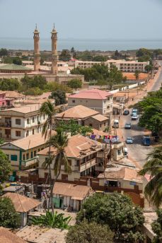 Lais Puzzle - Luftaufnahme von Minaretten und Häusern in Banjul, Gambia - 2.000 Teile