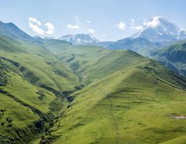 Lais Puzzle - Luftaufnahme im Großen Kaukasusgebirge mit dem Berg Kazbek, Georgien - 40, 100, 200, 500, 1.000 & 2.000 Teile