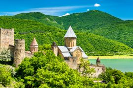 Lais Puzzle - Burg Ananuri am Fluss Aragvi in Georgien - 2.000 Teile