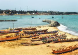 Lais Puzzle - Boote an der Küste von Cape Coast, Ghana - 1.000 Teile