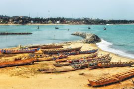 Lais Puzzle - Boote an der Küste von Cape Coast, Ghana - 2.000 Teile