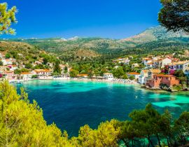 Lais Puzzle - Assos auf der Insel Kefalonia in Griechenland. Blick auf die schöne Bucht des Dorfes Assos, Insel Kefalonia, Griechenland - 40, 100, 200, 500, 1.000 & 2.000 Teile