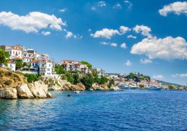 Lais Puzzle - Skiathos Stadt auf der Insel Skiathos, Griechenland. Schöner Blick auf die Altstadt mit Booten im Hafen - 1.000 Teile