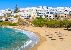 Lais Puzzle - Blick auf eine schöne Meeresbucht mit Strand in Naoussa, Paros, Griechenland - 1.000 Teile