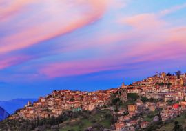 Lais Puzzle - Arachova ist ein Bergdorf und eine ehemalige Gemeinde im westlichen Teil von Böotien, Griechenland, in der Nähe von Delphi - 1.000 Teile