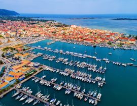 Lais Puzzle - Segelboote im Yachthafen und die Stadt Lefkada, Griechenland - 40, 100, 200, 500, 1.000 & 2.000 Teile