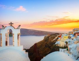 Lais Puzzle - Stadtbild von Oia, traditionelles griechisches Dorf auf Santorin, mit weißem Glockenturm bei Sonnenuntergang, Griechenland - 40, 100, 200, 500, 1.000 & 2.000 Teile