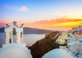 Lais Puzzle - Stadtbild von Oia, traditionelles griechisches Dorf auf Santorin, mit weißem Glockenturm bei Sonnenuntergang, Griechenland - 1.000 Teile