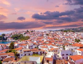 Lais Puzzle - Sonnenuntergang über Skiathos-Stadt auf der Insel Skiatos, Griechenland. Schöner Blick auf die Altstadt mit Booten im Hafen - 40, 100, 200, 500, 1.000 & 2.000 Teile