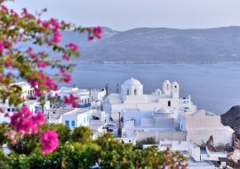 Lais Puzzle - Panoramablick auf das Dorf Plaka ("Hauptstadt" der Insel Milos) und die Bucht von Milos, Kykladen, Griechenland - 1.000 Teile