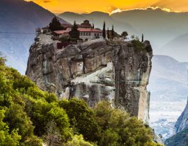 Lais Puzzle - Kloster der Heiligen Dreifaltigkeit i in Meteora, Griechenland - 40, 100, 200, 500, 1.000 & 2.000 Teile