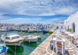 Lais Puzzle - Restaurants und Tavernen direkt und den Fischerbooten im idyllischen Hafen von Naousa auf den Kykladen in Griechenland - 1.000 Teile