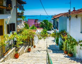 Lais Puzzle - Blick auf eine enge Gasse in der Altstadt von Thessaloniki, Griechenland - 40, 100, 200, 500, 1.000 & 2.000 Teile