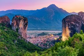 Lais Puzzle - Touristenattraktion Meteora, Klöster auf den Klippen im Sonnenuntergangslicht in Griechenland - 2.000 Teile
