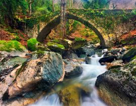 Lais Puzzle - Die alte Steinbrücke (erbaut im Jahr 1787) in der Nähe des Dorfes Tsangarada, Berg Pelion, Präfektur Magnesia, Thessalien, Griechenland - 40, 100, 200, 500, 1.000 & 2.000 Teile