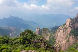 Lais Puzzle - Berg Sanqing oder Sanqingshan, ein heiliger Berg der Taoisten im Kreis Yushan, Jiangxi, China. UNESCO-Welterbe - 2.000 Teile