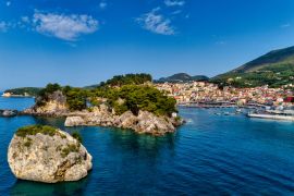 Lais Puzzle - Luftaufnahme der Küstenstadt Parga, Griechenland, während des Sommers - 2.000 Teile