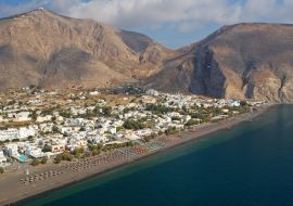 Lais Puzzle - Der berühmte Vulkanstrand und die Bucht des Dorfes Perissa, Insel Santorin, Kykladen, Griechenland - 1.000 Teile