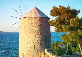 Lais Puzzle - Schöne Aussicht auf alte Windmühle und Meer auf der Insel Hydra, Griechenland bei Sonnenuntergang - 1.000 Teile
