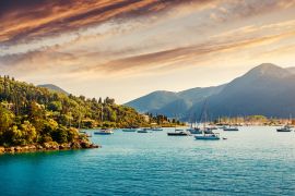 Lais Puzzle - Wunderschöne sonnige Meereslandschaft mit buntem Himmel bei Sonnenuntergang. Ionisches Meer. Griechenland - 2.000 Teile