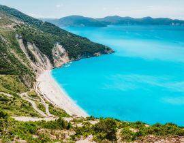 Lais Puzzle - Berühmter Myrtos-Strand. Ein Muss für Touristen auf der Insel Kefalonia im Sommer. Griechenland - 40, 100, 200, 500, 1.000 & 2.000 Teile