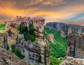 Lais Puzzle - Blick auf ein religiöses Kloster auf einem Berg im Dorf Meteora in Griechenland - 40, 100, 200, 500, 1.000 & 2.000 Teile