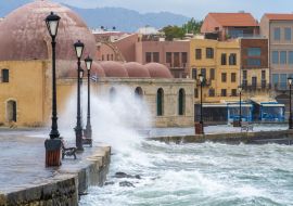 Lais Puzzle - Vom Sturm überflutete Straßen am Meer in Kasteli, der Stadt von Chania, der zweitgrößten Stadt auf Kreta, Griechenland - 1.000 Teile