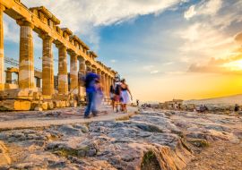 Lais Puzzle - Menschen in Bewegungsunschärfe beim Spaziergang um die Ruinen des Parthenon-Tempels in Athen, Griechenland - 1.000 Teile