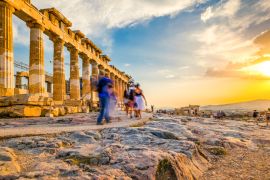 Lais Puzzle - Menschen in Bewegungsunschärfe beim Spaziergang um die Ruinen des Parthenon-Tempels in Athen, Griechenland - 2.000 Teile