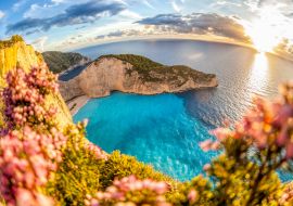 Lais Puzzle - Navagio-Strand mit Schiffswrack und bunten Blumen auf der Insel Zakynthos, Griechenland - 1.000 Teile