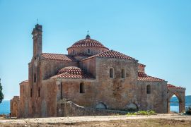 Lais Puzzle - im Inneren der Festung Neokastro - Kirche der Verklärung des Herrn, Pylos, Griechenland - 2.000 Teile