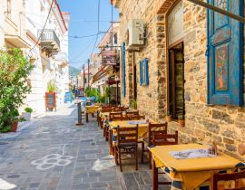 Lais Puzzle - Straßenansicht des Dorfes Vathy auf der Insel Samos - 40, 100, 200, 500, 1.000 & 2.000 Teile