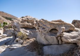 Lais Puzzle - Granitgraue Felsen, geformt durch das Meersalz und den Wind im Hintergrund. Kolymbithres Paros Insel Griechenland - 1.000 Teile