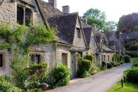 Lais Puzzle - Traditionelle alte Häuser in der englischen Landschaft der Cotswolds - 2.000 Teile